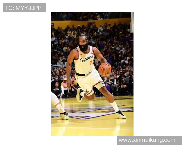 湖人对决雷霆哈登展现全能球技引发球迷热议